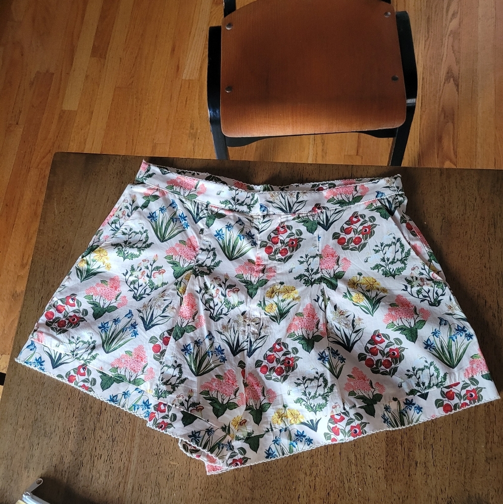 Agua Bendita Multicolor Floral Women's Shorts